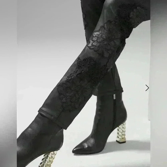 White House Black Market High-Rise Coated Denim & Lace
Slim Jeans Size 10 - Picture 3 of 14